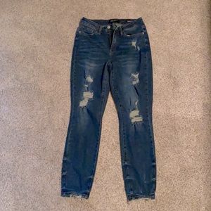 NWOT Judy Blue Mid-Rise Relaxed Fit Destructed Denim Jeans -5/27